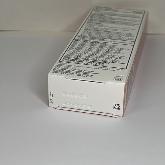 La Roche Posay Tinted Mineral Anthelios Ultra Light Fluid Face SPF50 - Picture 3 of 3